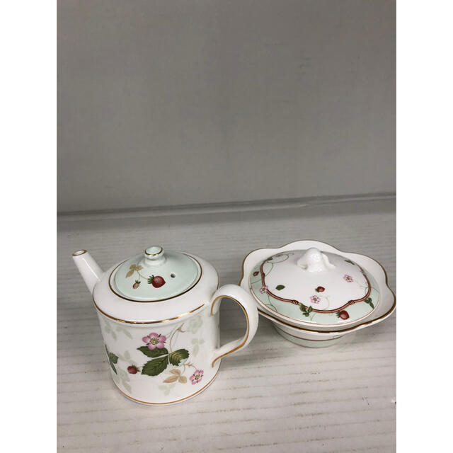 WEDGWOOD(ウェッジウッド)の215 WEDGWOOD ワイルドストロベリー2種　未使用品 インテリア/住まい/日用品のキッチン/食器(食器)の商品写真