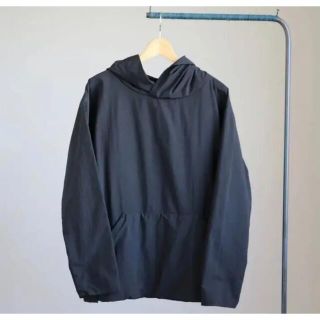 コモリ(COMOLI)の美品　TEATORAテアトラ  Wallet Hoodie Packable(パーカー)