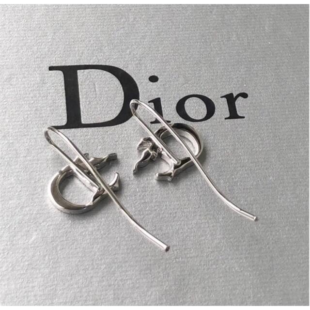 Christian Dior(クリスチャンディオール)の美品　揺れる　クリスチャンディオール ピアス   Dロゴ　カラー  シルバー レディースのアクセサリー(ピアス)の商品写真