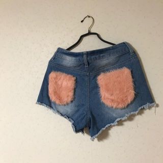 アベイル(Avail)のファー付き デニムショートパンツ レディース(ショートパンツ)