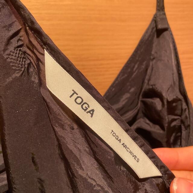 TOGA(トーガ)のTOGA    サテン  膝丈ワンピース  ブラック レディースのワンピース(ひざ丈ワンピース)の商品写真