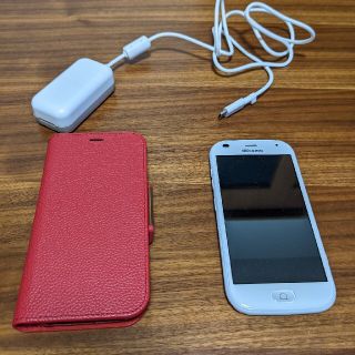 フジツウ(富士通)のらくらくスマホF42A本体　純正カバー　純正充電器(スマートフォン本体)