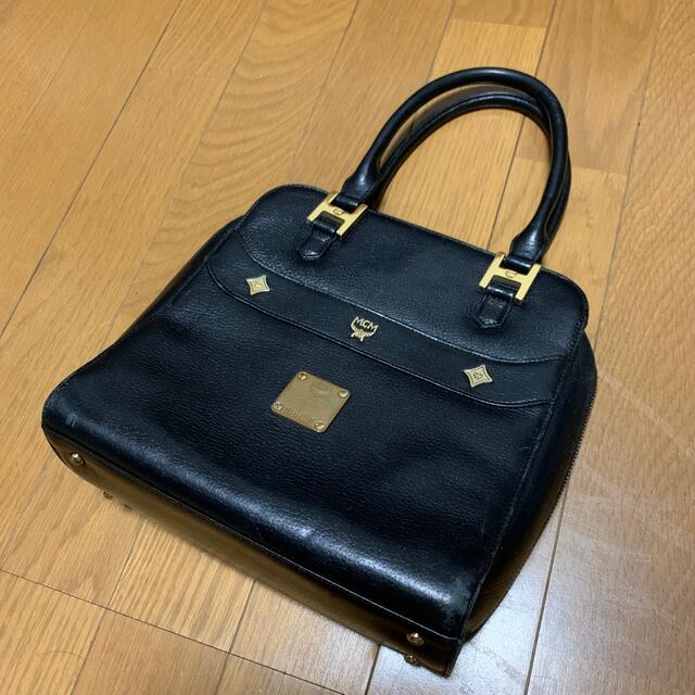 MCM(エムシーエム)の専用　MCM ヴィンテージ　レザー　ハンドバッグ　ブラック レディースのバッグ(ハンドバッグ)の商品写真