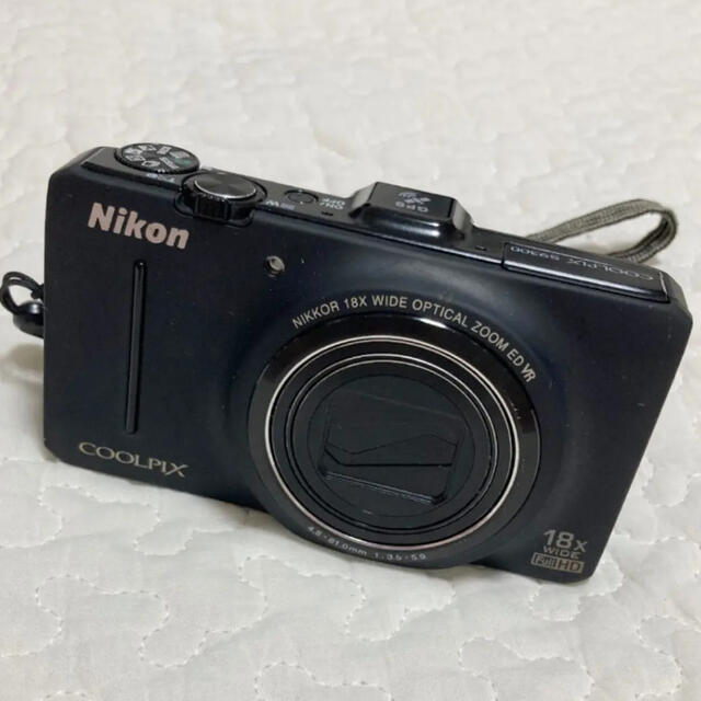 Nikon(ニコン)のNikon デジカメ　ブラック　黒色 スマホ/家電/カメラのカメラ(コンパクトデジタルカメラ)の商品写真