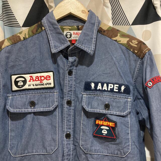 A BATHING APE(アベイシングエイプ)の激レア A BATHING APE デニムシャツ ワッペン 迷彩アレンジ メンズのトップス(シャツ)の商品写真