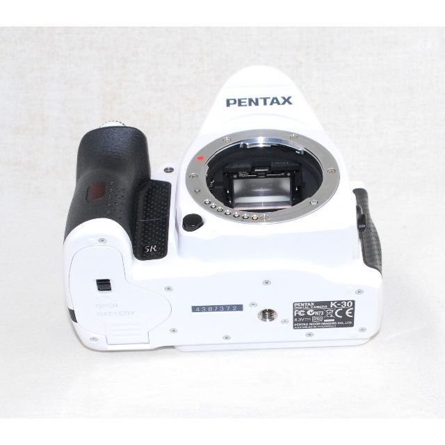 PENTAX(ペンタックス)の★スマホ転送OK＆人気のホワイト フルHD動画！★ペンタックス K-30 スマホ/家電/カメラのカメラ(デジタル一眼)の商品写真