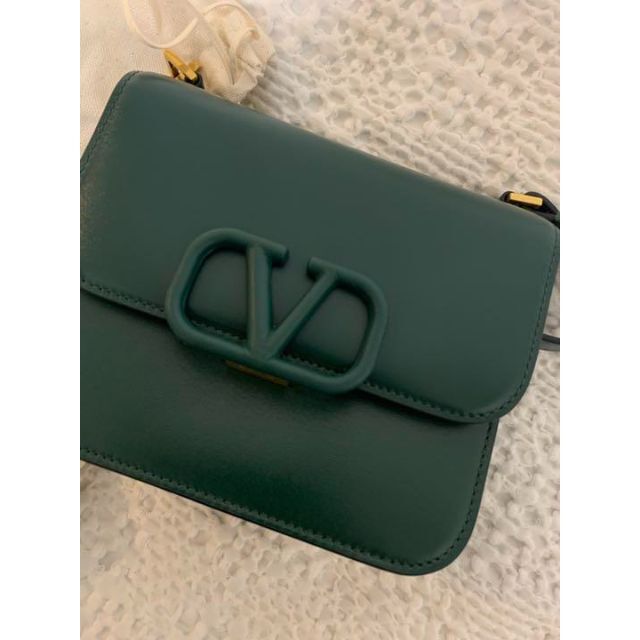 Valentino ヴァレンティノ Vロゴ クロスボディー バッグ ケリー色