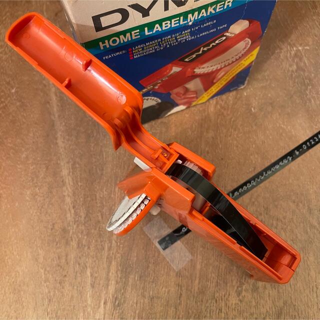 文字が繋がる筆記体】ダイモ テープライター DYMO 1780 廉価版の 文字が繋がる筆記体】ダイモ テープライター DYMO 1780 廉価版の