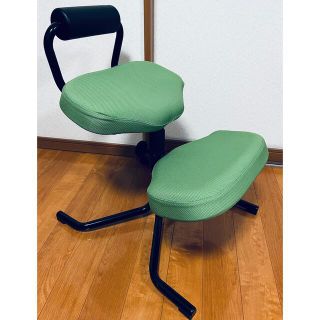 ☆美品☆　國新産業バランススタディチェア5064 グリーン　受験生必見　姿勢矯正(デスクチェア)