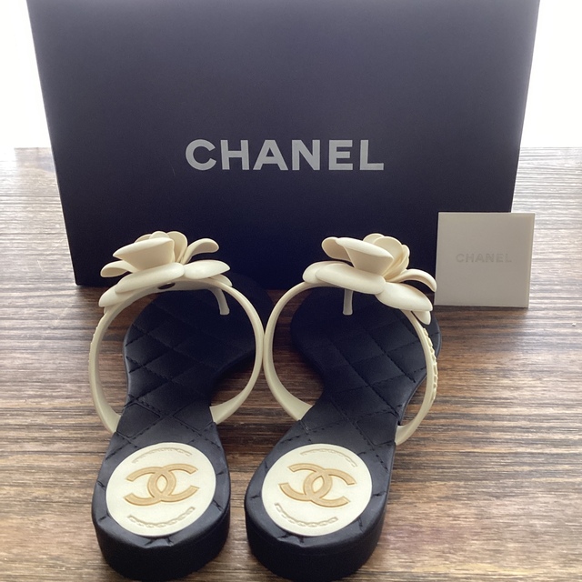 新品　CHANEL  カメリア　サンダル 2