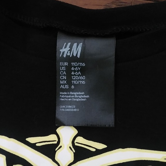 H&M(エイチアンドエム)のあやこ様専用☆110/116cm　H＆M　ガイコツ　上下セット キッズ/ベビー/マタニティのキッズ服男の子用(90cm~)(Tシャツ/カットソー)の商品写真