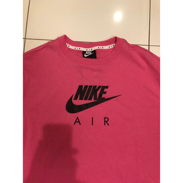 NIKE(ナイキ)のNIKE ナイキ Tシャツ　新品 レディースのトップス(Tシャツ(半袖/袖なし))の商品写真