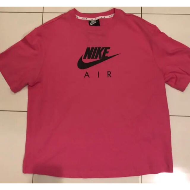 NIKE(ナイキ)のNIKE ナイキ Tシャツ　新品 レディースのトップス(Tシャツ(半袖/袖なし))の商品写真