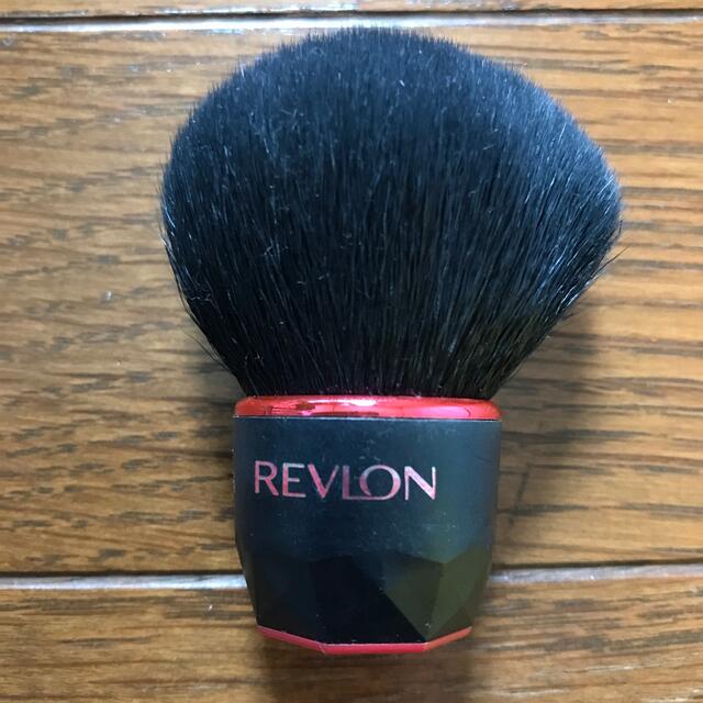 REVLON(レブロン)のメイクブラシ コスメ/美容のメイク道具/ケアグッズ(チーク/フェイスブラシ)の商品写真