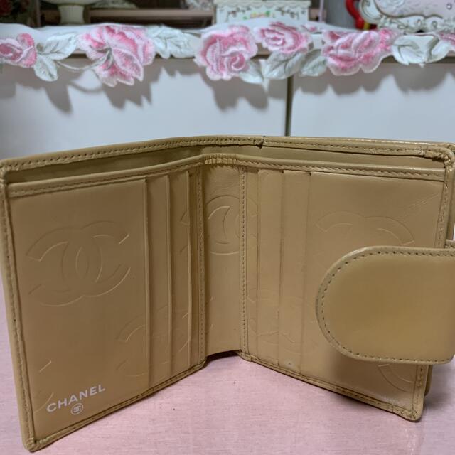 CHANEL(シャネル)の☆美品☆シャネル二つ折り財布(ベージュ) レディースのファッション小物(財布)の商品写真
