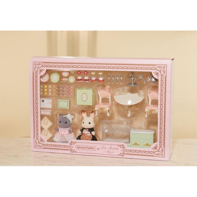 LADUREE(ラデュレ)の★新品★スクレ by ラデュレ ラデュレでティータイム シルバニアファミリー エンタメ/ホビーのおもちゃ/ぬいぐるみ(キャラクターグッズ)の商品写真