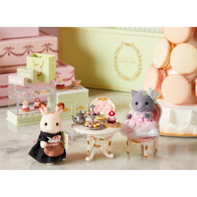 LADUREE(ラデュレ)の★新品★スクレ by ラデュレ ラデュレでティータイム シルバニアファミリー エンタメ/ホビーのおもちゃ/ぬいぐるみ(キャラクターグッズ)の商品写真