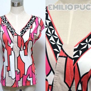 エミリオプッチ(EMILIO PUCCI)のエミリオプッチ■美品　総柄ロゴ入りノースリーブトップス　 ストレッチ 　シャツ(カットソー(半袖/袖なし))