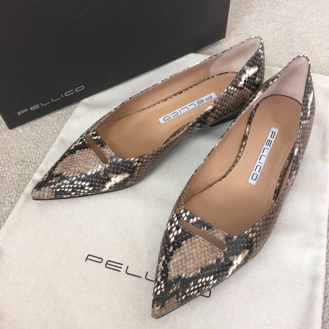 PELLICO(ペリーコ)のPELLCO ANELLI パイソン フラットパンプス 37.5 ¥56.100 レディースの靴/シューズ(ハイヒール/パンプス)の商品写真