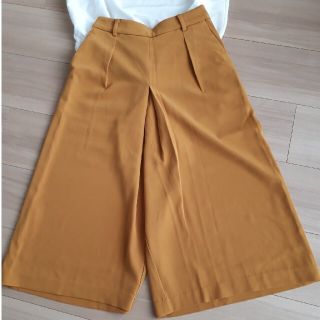 ユニクロ(UNIQLO)のドレープワイドクロップドパンツ　S　マスタード(クロップドパンツ)