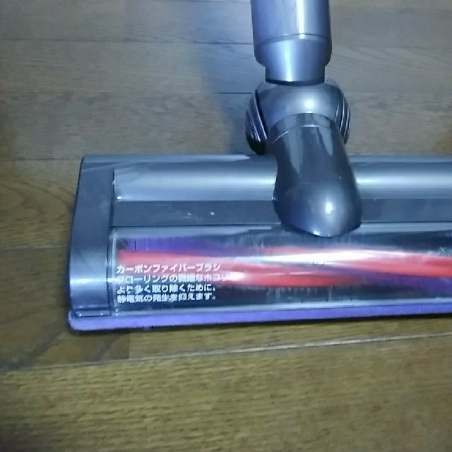 Dyson(ダイソン)のコードレスクリーナー dyson v6(DC62) WMH スマホ/家電/カメラの生活家電(掃除機)の商品写真