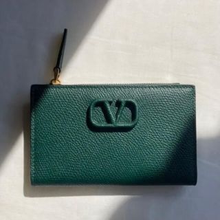 ヴァレンティノ(VALENTINO)の【最終値下げ⭐️VALENTINO】Vlogo ミニ財布/カードケース(財布)