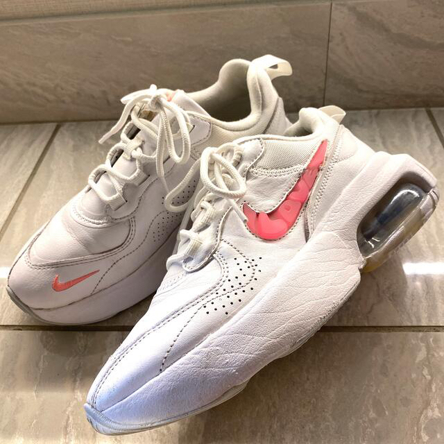 NIKE(ナイキ)の値下げNIKE AIR MAX23.0㎝ キッズ/ベビー/マタニティのキッズ靴/シューズ(15cm~)(スニーカー)の商品写真