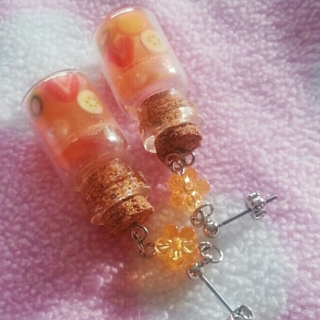 オレンジ☆小瓶のピアス レディースのアクセサリー(ピアス)の商品写真