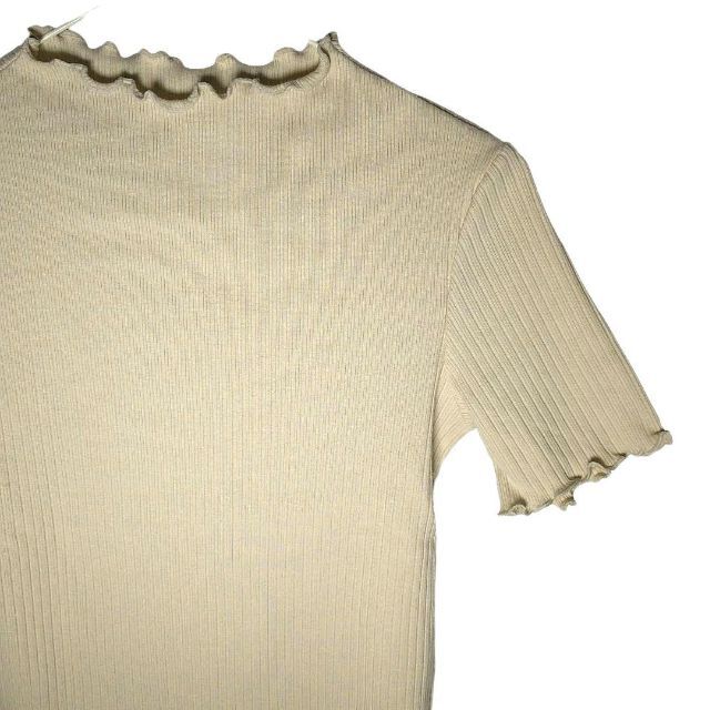 GU(ジーユー)の【完売品】GU リブメローコンパクトT 半袖 ミニT イエローベージュ S レディースのトップス(Tシャツ(半袖/袖なし))の商品写真