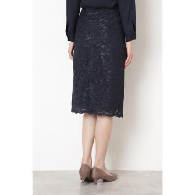 NATURAL BEAUTY BASIC(ナチュラルビューティーベーシック)のスカラレースタイトスカート　ネイビー　Mサイズ レディースのスカート(ひざ丈スカート)の商品写真