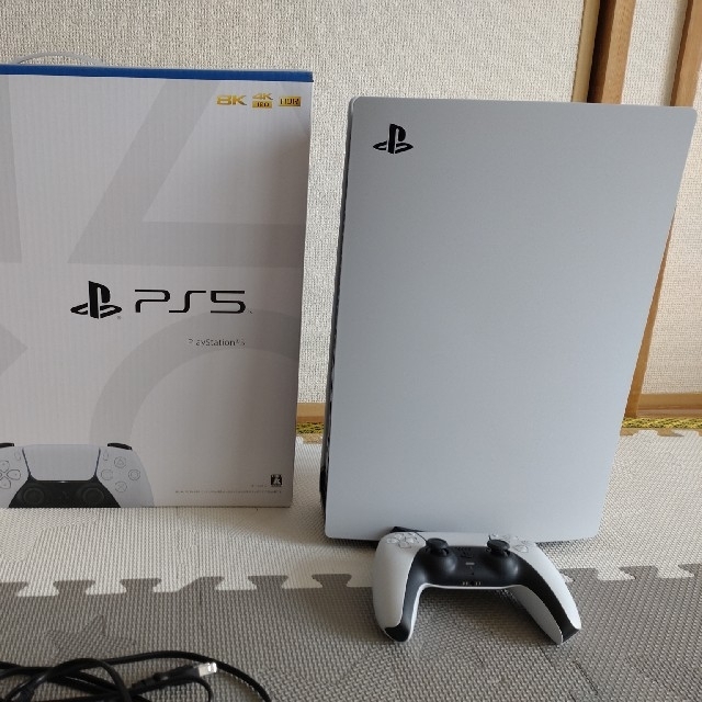 PS5 ﾃﾞｨｽｸﾄﾞﾗｲﾌﾞ搭載ﾓﾃﾞﾙ　美品ラクマ最安値です。