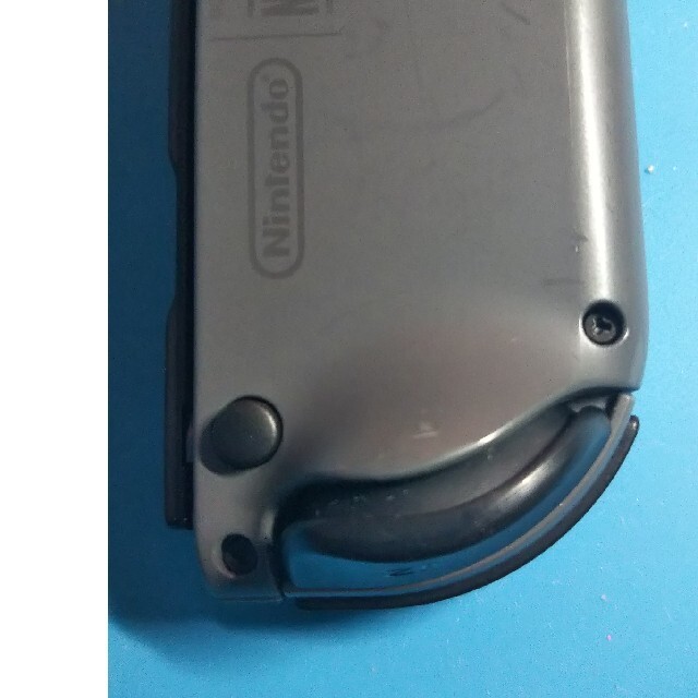 Nintendo Switch(ニンテンドースイッチ)の【動作確認品】ジョイコン joycon 右 R グレー 黒 スイッチ エンタメ/ホビーのゲームソフト/ゲーム機本体(その他)の商品写真