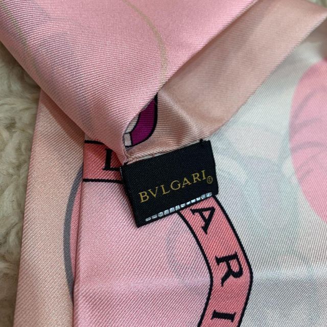 BVLGARI(ブルガリ)の☆新品☆BVLGARI マキシシェリー ツイリー スカーフ スネーク ピンク レディースのファッション小物(バンダナ/スカーフ)の商品写真