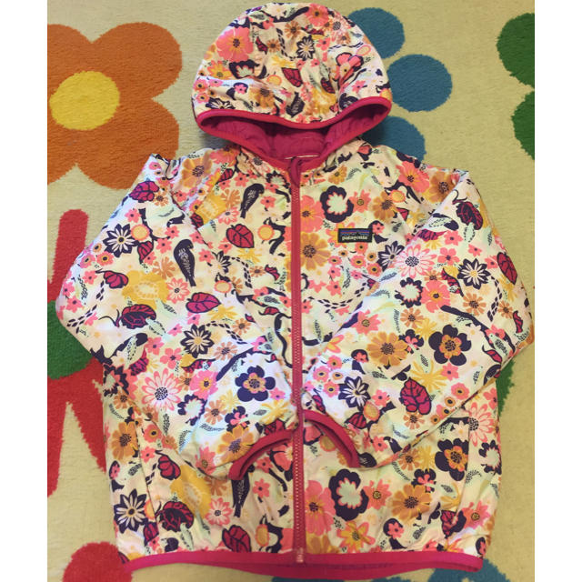 patagonia(パタゴニア)のpatagonia kids パフボール miiサマ専用♡ キッズ/ベビー/マタニティのキッズ服女の子用(90cm~)(ジャケット/上着)の商品写真