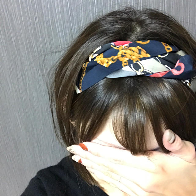 ZARA(ザラ)のスカーフ柄 ヘアバンド カチューシャ♡石原さとみ レディースのヘアアクセサリー(ヘアバンド)の商品写真