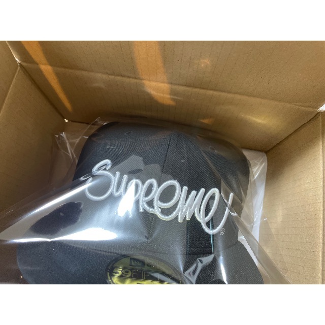 Supreme(シュプリーム)のSupreme Handstyle New Era 7 3/4 Black メンズの帽子(キャップ)の商品写真