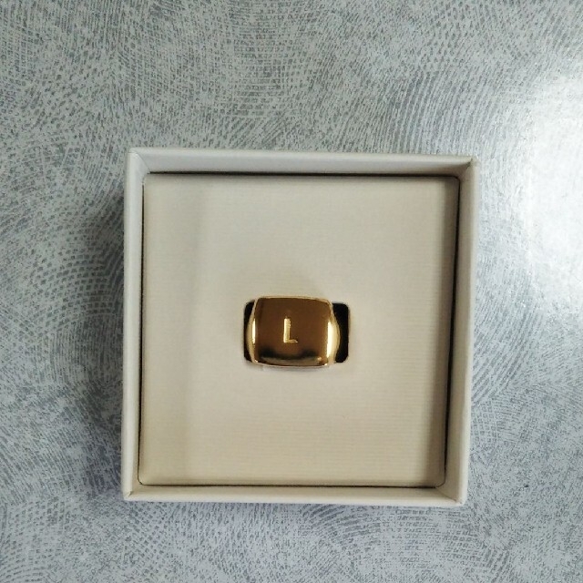 ZARA(ザラ)のZARA ザラ　新品　24K Gold Plating イニシャル リング L レディースのアクセサリー(リング(指輪))の商品写真