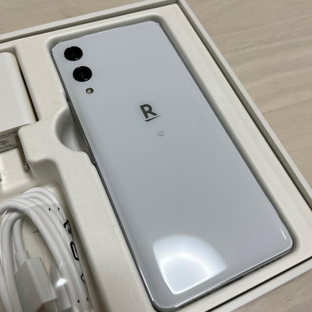 Rakuten(ラクテン)の【美品】Rakuten Hand P710 ホワイト SIMフリー スマホ/家電/カメラのスマートフォン/携帯電話(スマートフォン本体)の商品写真