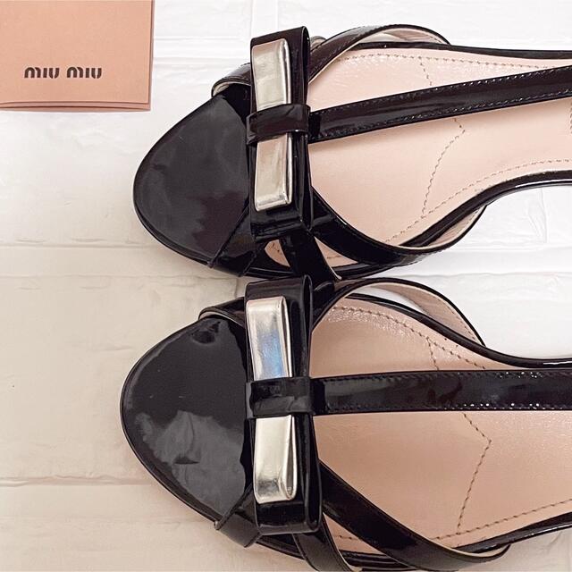美品】miu miuミュウミュウ エナメルリボンストラップサンダル 黒 36