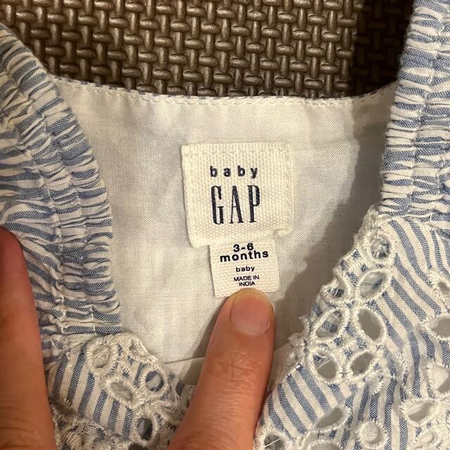 babyGAP(ベビーギャップ)のベビーギャップ　アイレットワンピース キッズ/ベビー/マタニティのベビー服(~85cm)(ワンピース)の商品写真