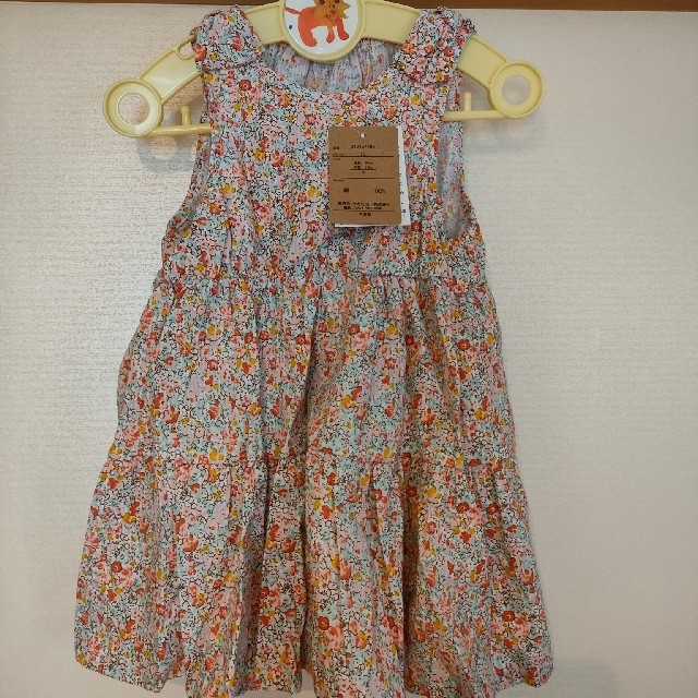 花柄ワンピース　新品未使用　100cm キッズ/ベビー/マタニティのキッズ服女の子用(90cm~)(ワンピース)の商品写真