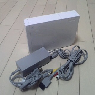 ニンテンドウ(任天堂)の送料込み・Wii ホワイト+AC AV セット(家庭用ゲーム機本体)