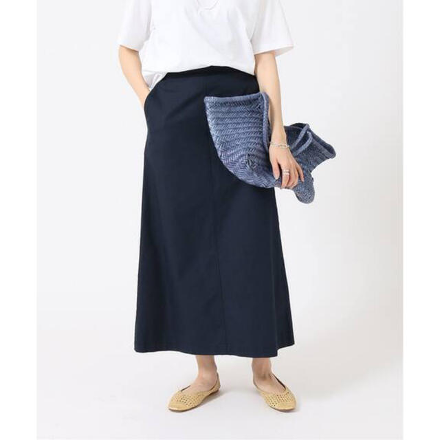 IENA(イエナ)のIENA コットンリネンオックストラペーズスカート　ネイビー38 レディースのスカート(ロングスカート)の商品写真