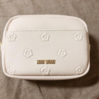 マリークワント(MARY QUANT)のMARY QUANT シンプルエンボスデイジーミニポーチ(ポーチ)