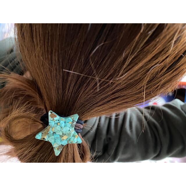 【セット】ターコイズブルー ヘアゴム ハンドメイド レディースのヘアアクセサリー(ヘアゴム/シュシュ)の商品写真