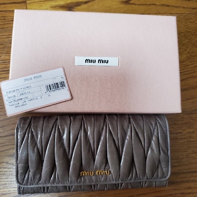 miumiu(ミュウミュウ)のゆめピカ様専用　miu miu マテラッセ長財布 レディースのファッション小物(財布)の商品写真