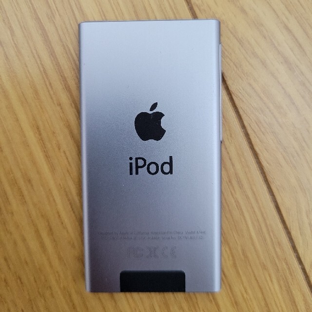 iPod(アイポッド)のiPod nano 第7世代 16GB グレー スマホ/家電/カメラのオーディオ機器(ポータブルプレーヤー)の商品写真