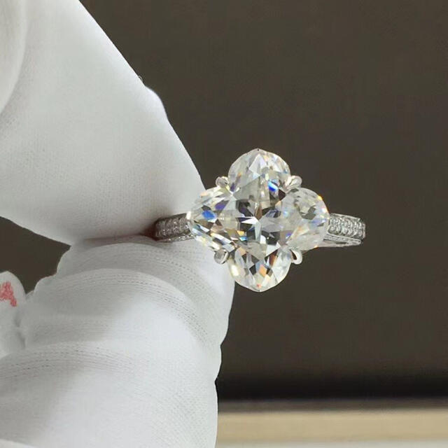 ～【newデザイン】モアサナイト 　リング　K18WGmoissanite