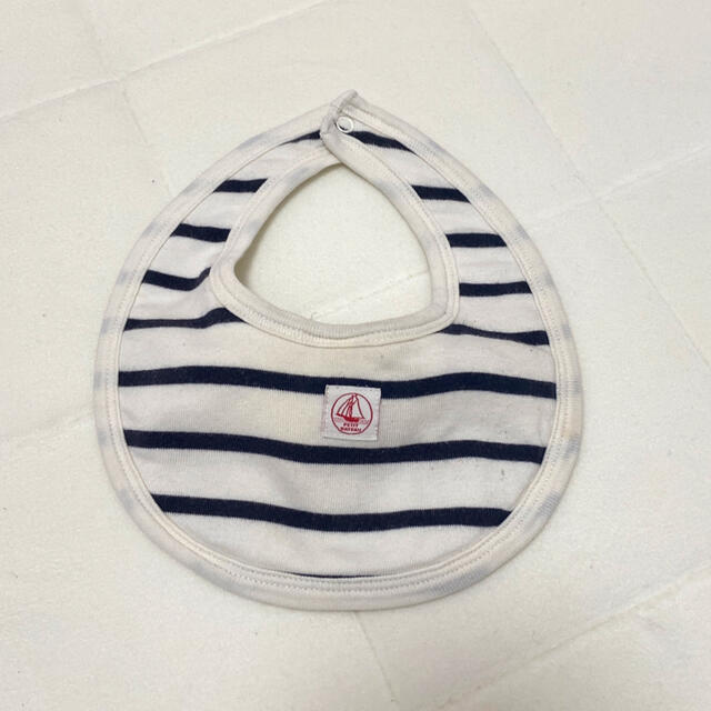 PETIT BATEAU(プチバトー)の★プチバトーのスタイ2枚セット★ キッズ/ベビー/マタニティのこども用ファッション小物(ベビースタイ/よだれかけ)の商品写真