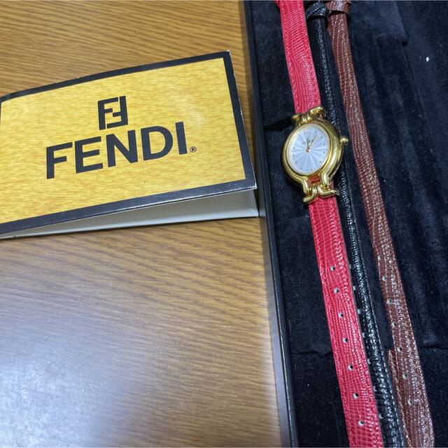 クオーツディスプレイタイプ【お値下げ】FENDI フェンディ カメレオン ステンレススチール×レザー